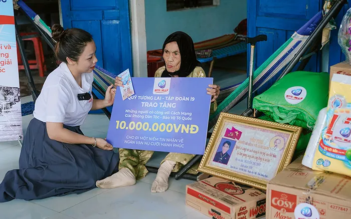 Biểu tượng hỗ trợ khách hàng ưu tiên 24/7, thể hiện sự chăm sóc đặc biệt và phản hồi nhanh chóng cho thành viên VIP tại nhà cái cá cược vb9.